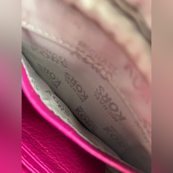 Michael Kors Small Hamilton Crossbody Pink with Gold Hardware Pristine Condition - Picture 5 of 7